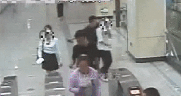 北京地铁偷拍事件频发，防范偷拍很重要！